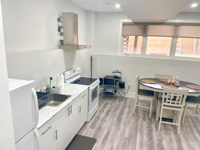 Scarborough New 2-Bedroom Basement Торонто Экстерьер фото